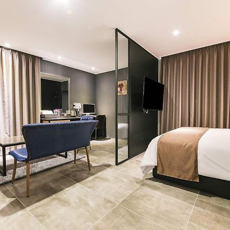 Docking Hotel Gimpo Quarto foto