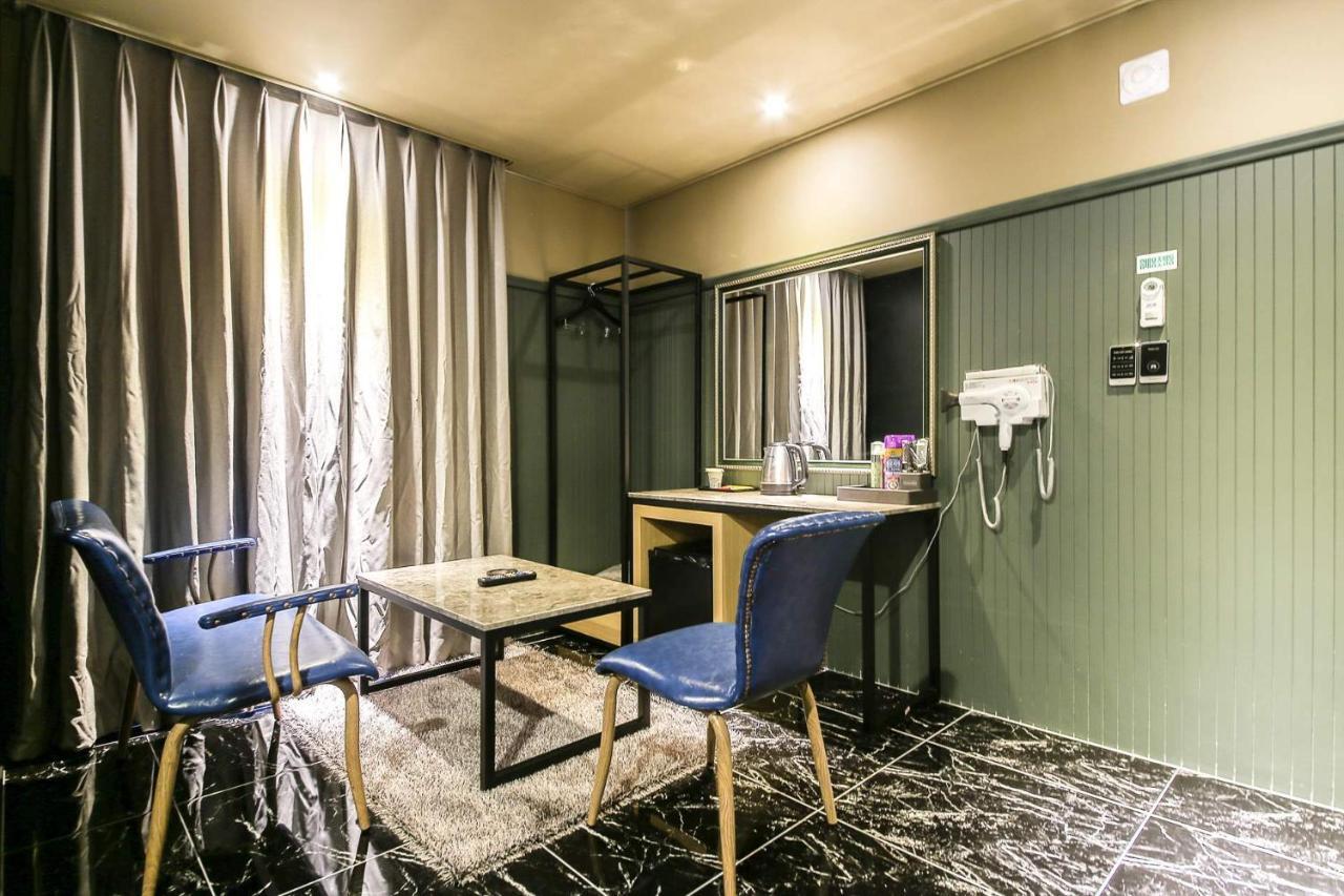 Docking Hotel Gimpo Exterior foto